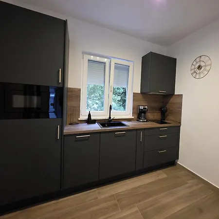 Persic 2 Apartment *