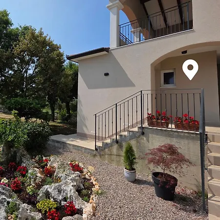 Apartment Persic 2 *